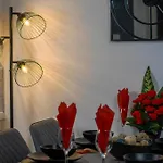 Durham, Contractors, Free Parking - Modern Flat