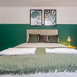 Host & Stay - Whinney Hill