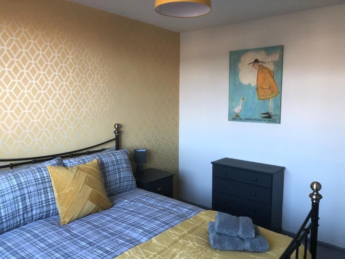 Rowan Place 5 Bedroom Off Street Parking Holiday home *