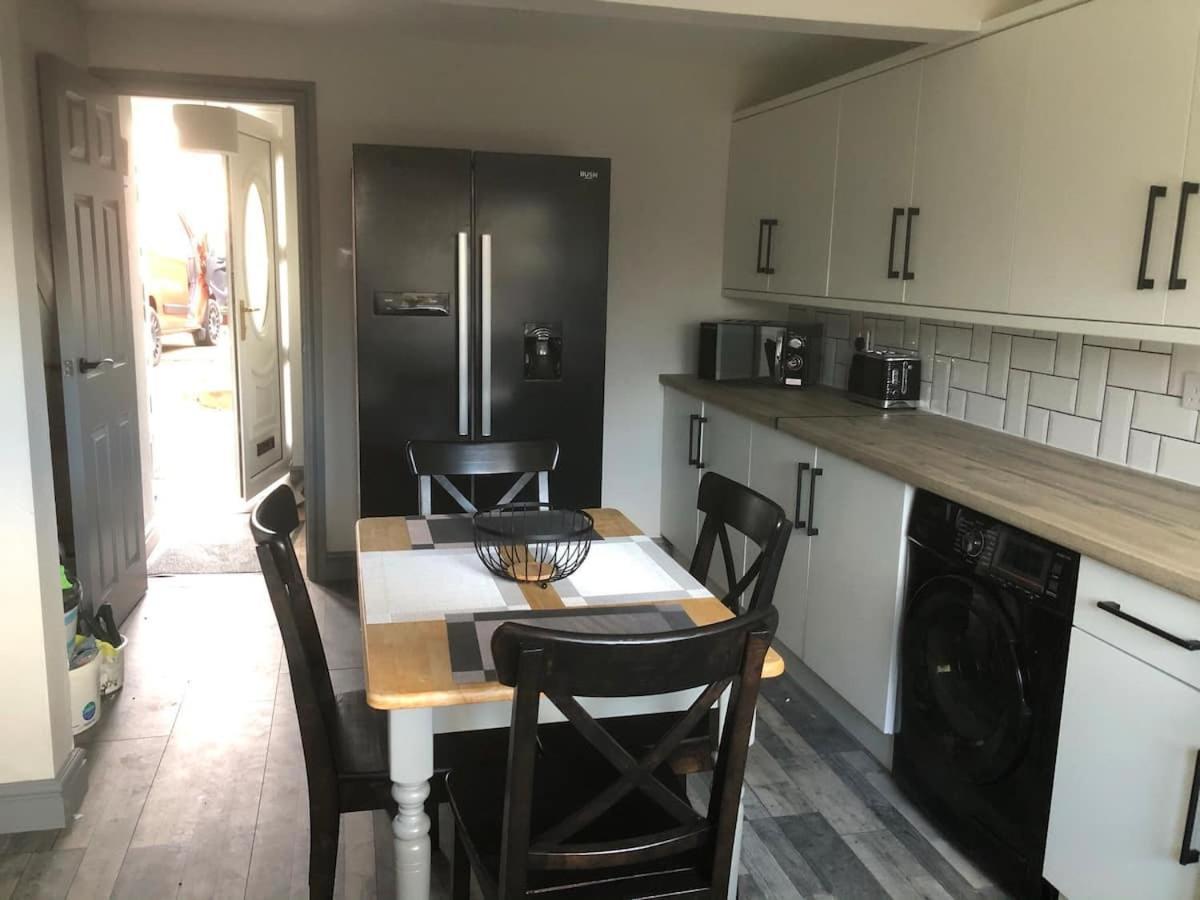 Rowan Place 5 Bedroom Off Street Parking Holiday home Durham