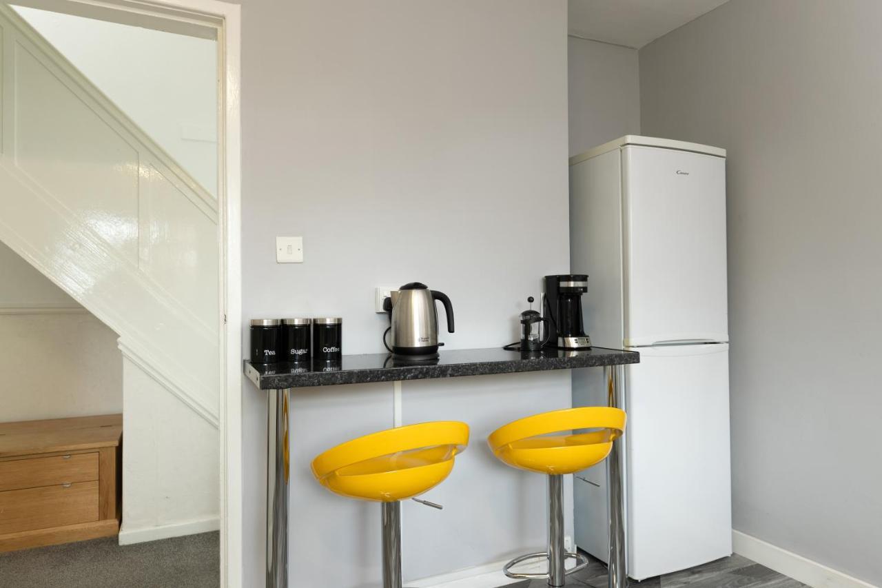 Taylor House Contractors Welcome Off Street Parking For Vans Apartment *