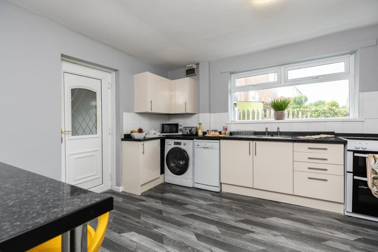 Taylor House Contractors Welcome Off Street Parking For Vans Apartment