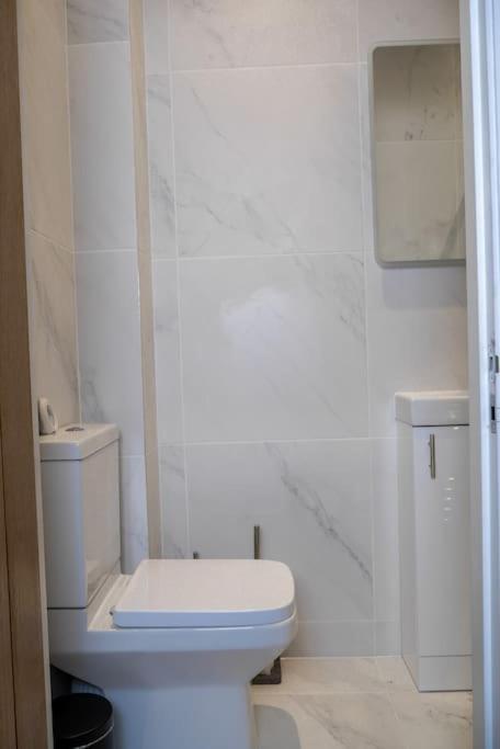 Free Parking, Contractors, Families - Long Apartment Durham