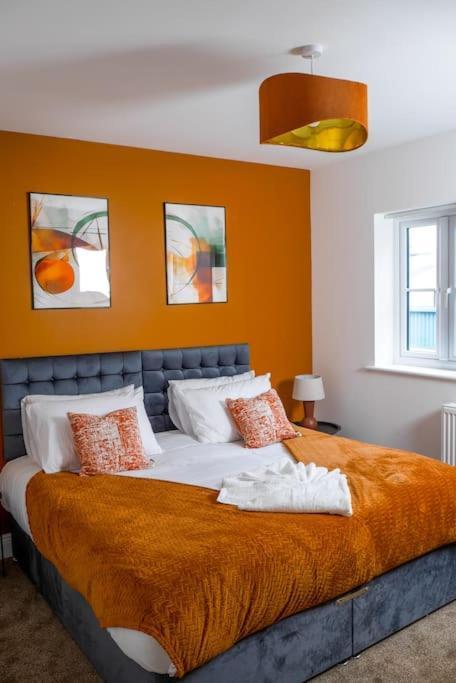 Free Parking, Contractors, Families - Long Apartment *