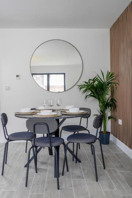 Durham, Free Parking, - Modern House Homestay *