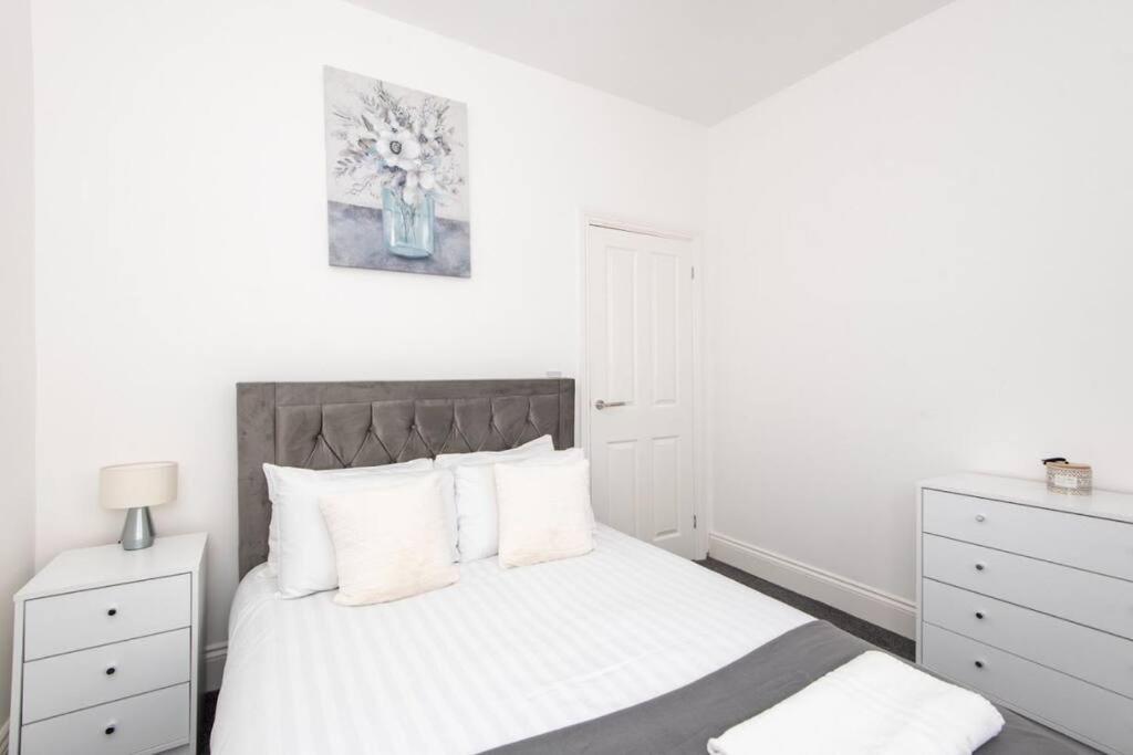 Brooklyn House- Two Separate Flats Holiday home