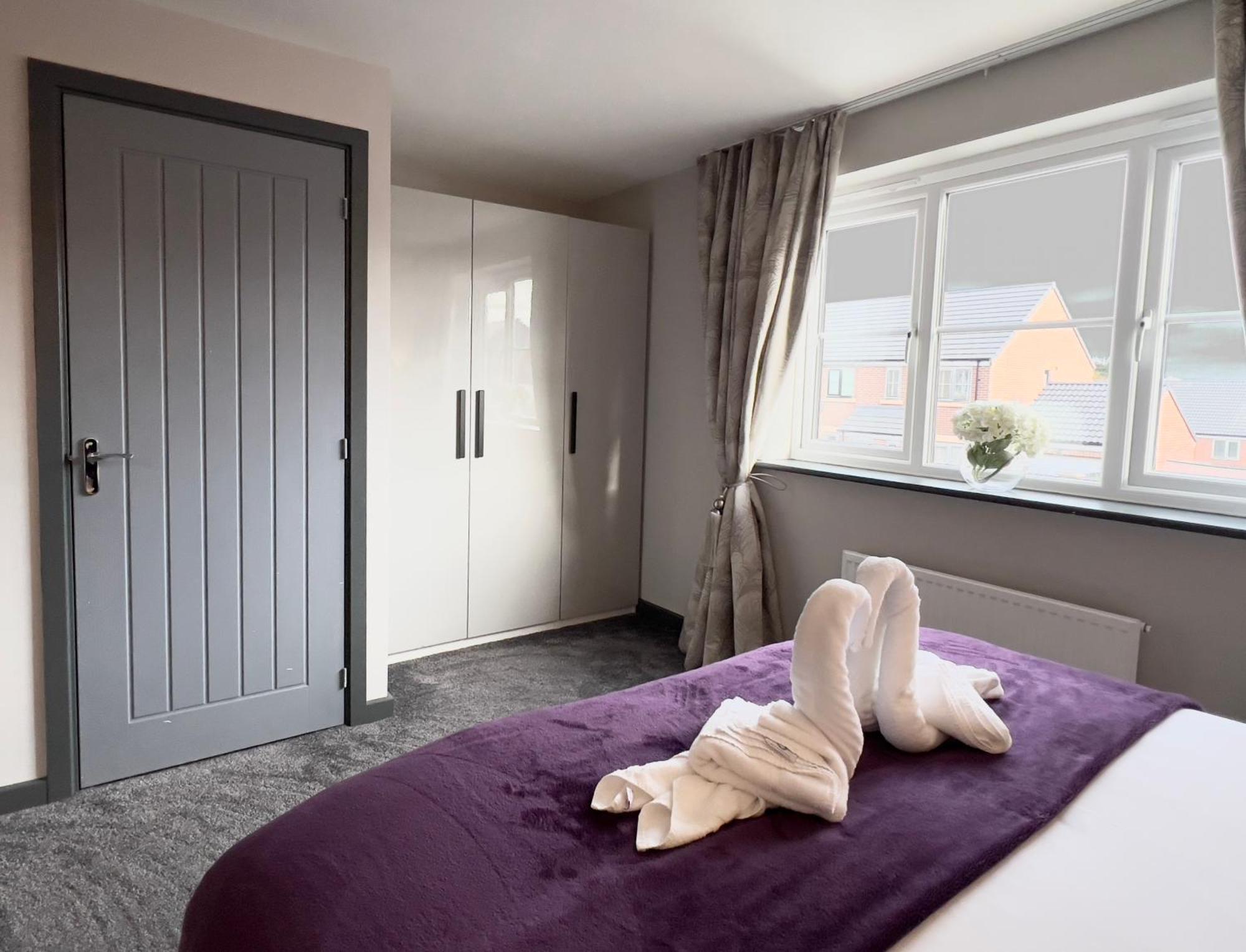 Ultra Modern Large 4 Bed Executive * Durham