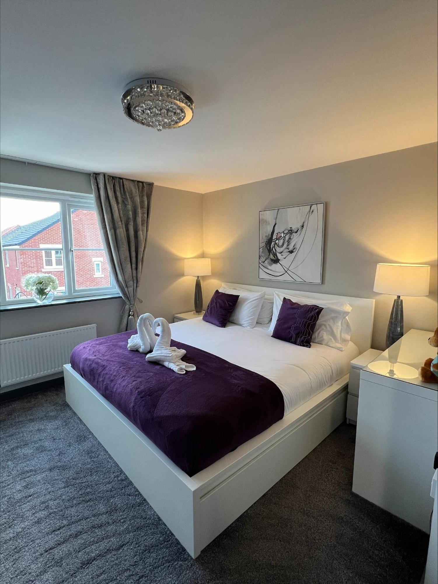 Holiday home Ultra Modern Large 4 Bed Executive *