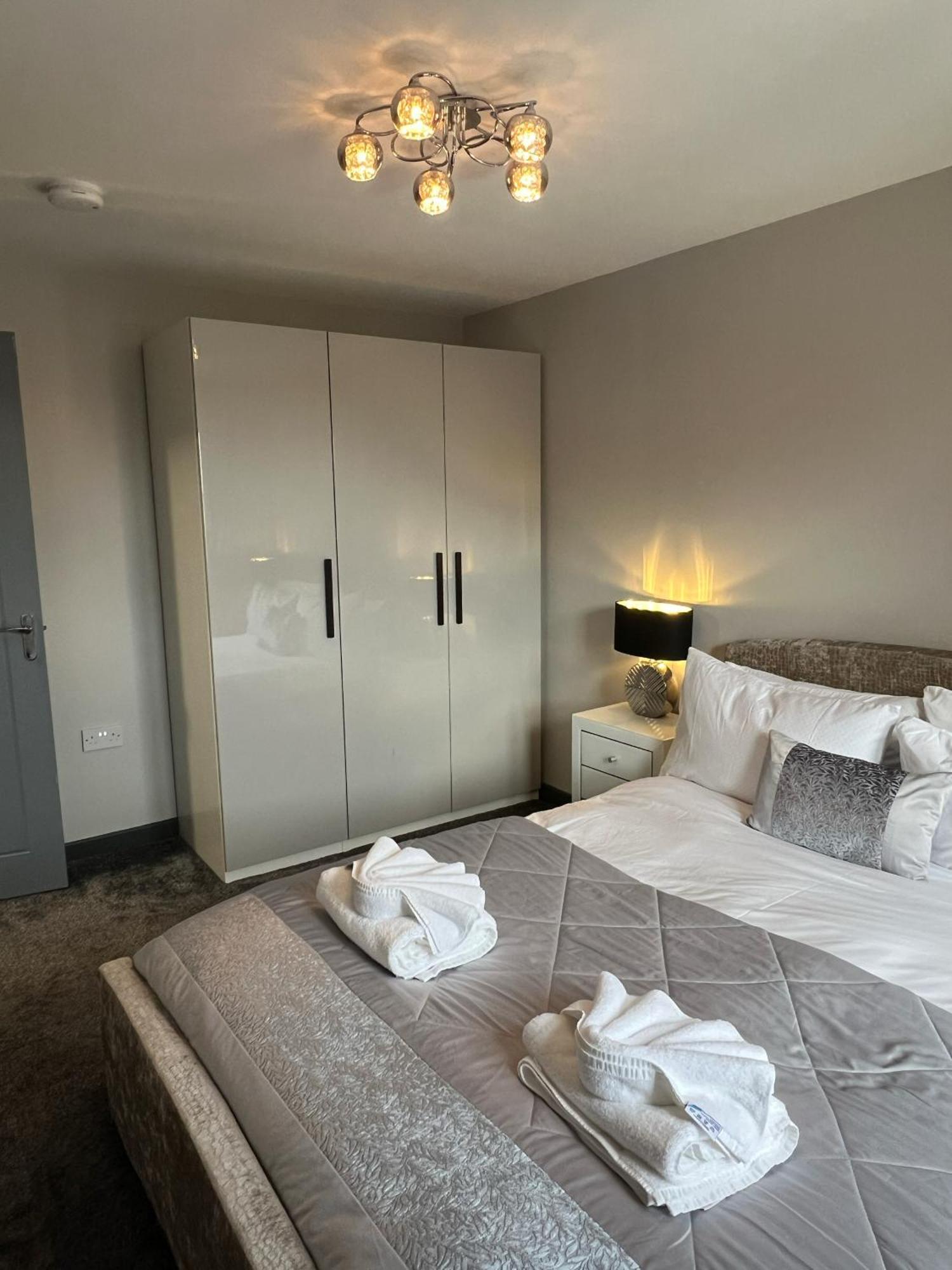 Ultra Modern Large 4 Bed Executive