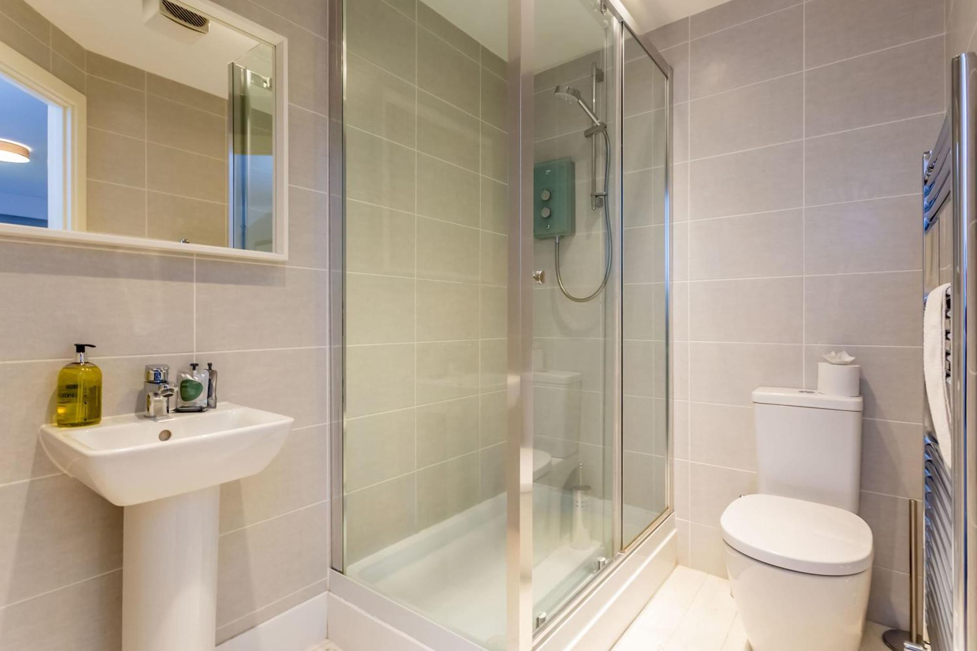 Host & - Whinney Hill * Durham