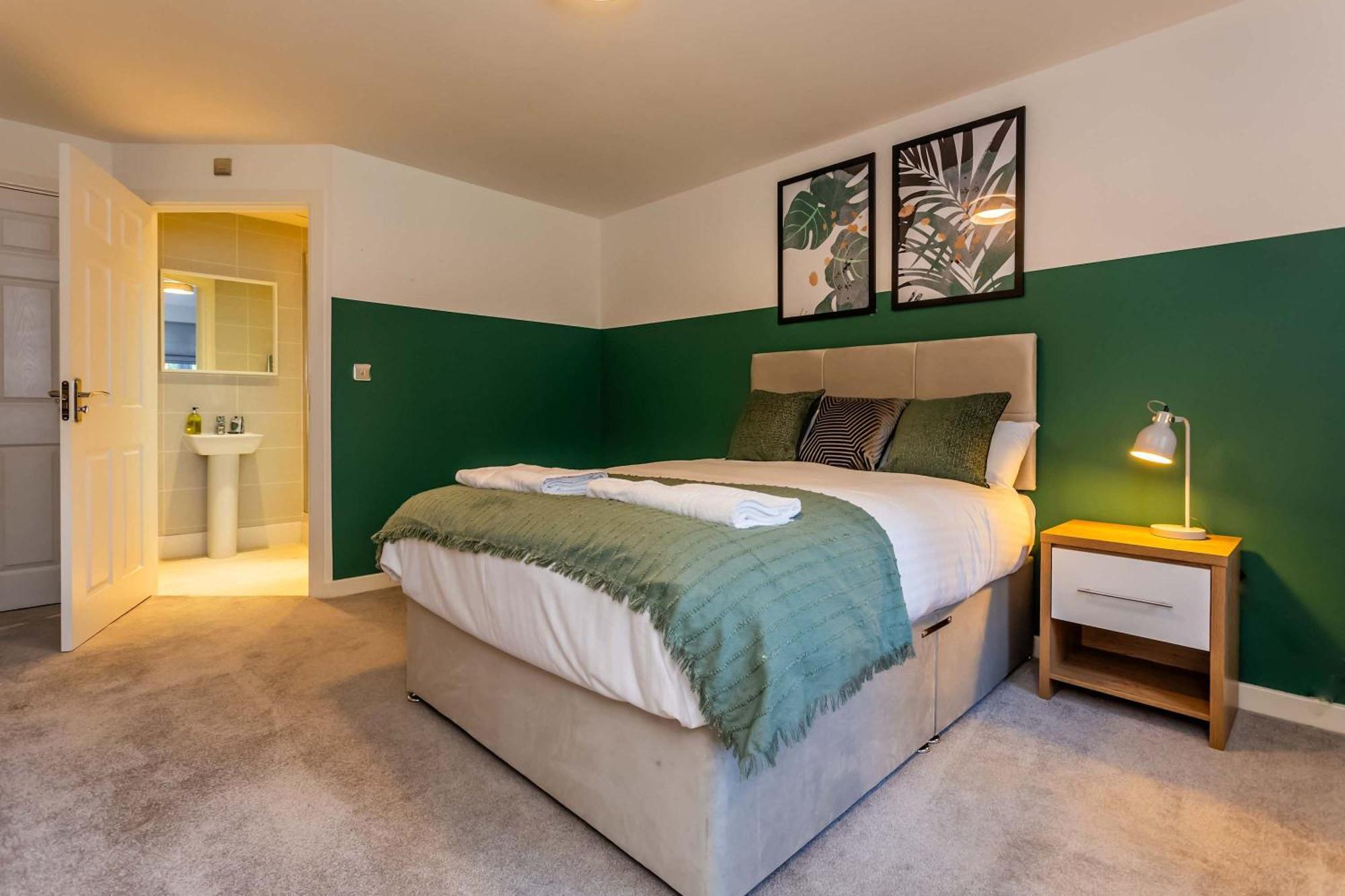 Host & - Whinney Hill *