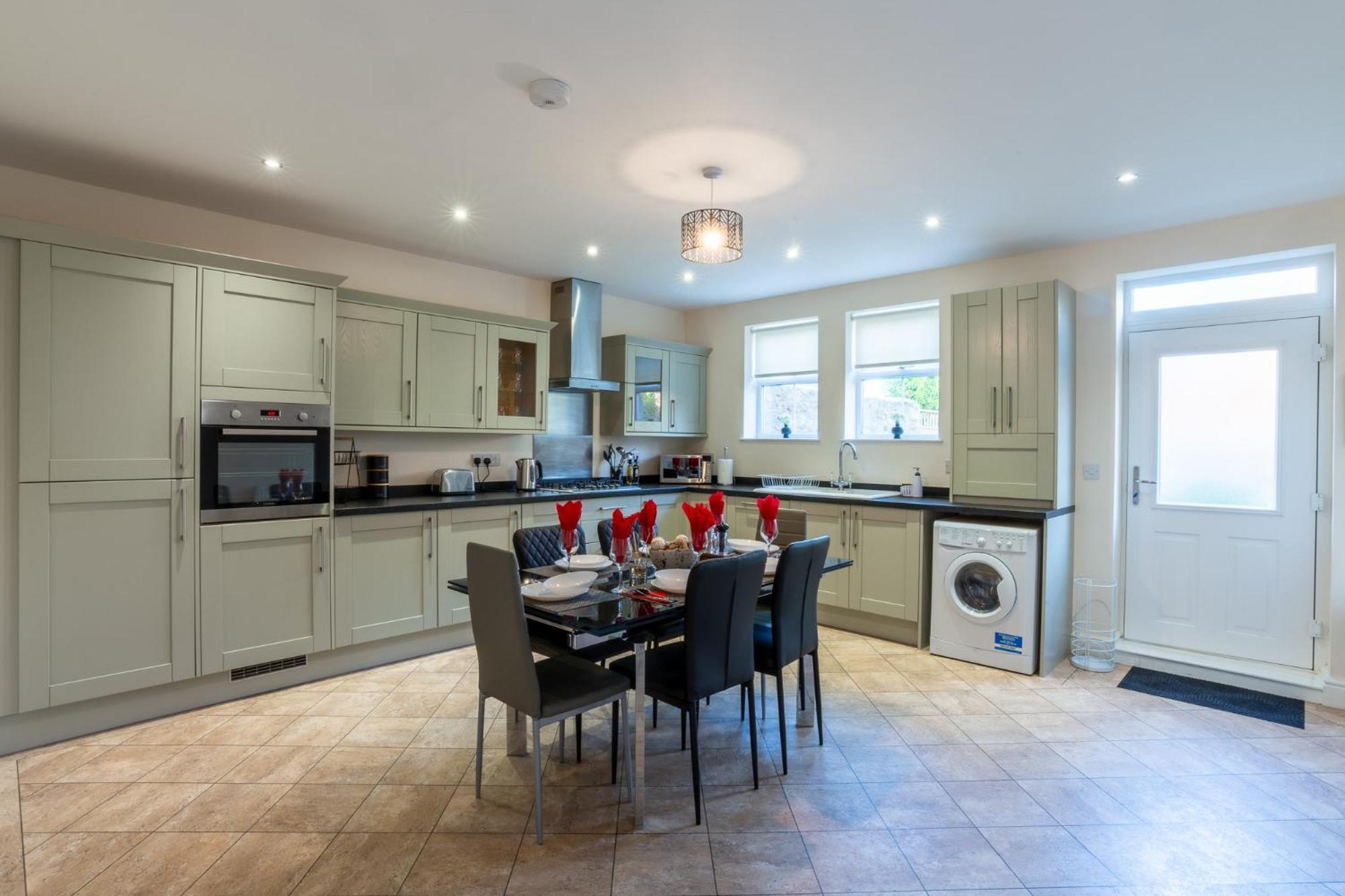 Heart Of Durham, Modern, Free Parking - Perfect For Families And Contractors *