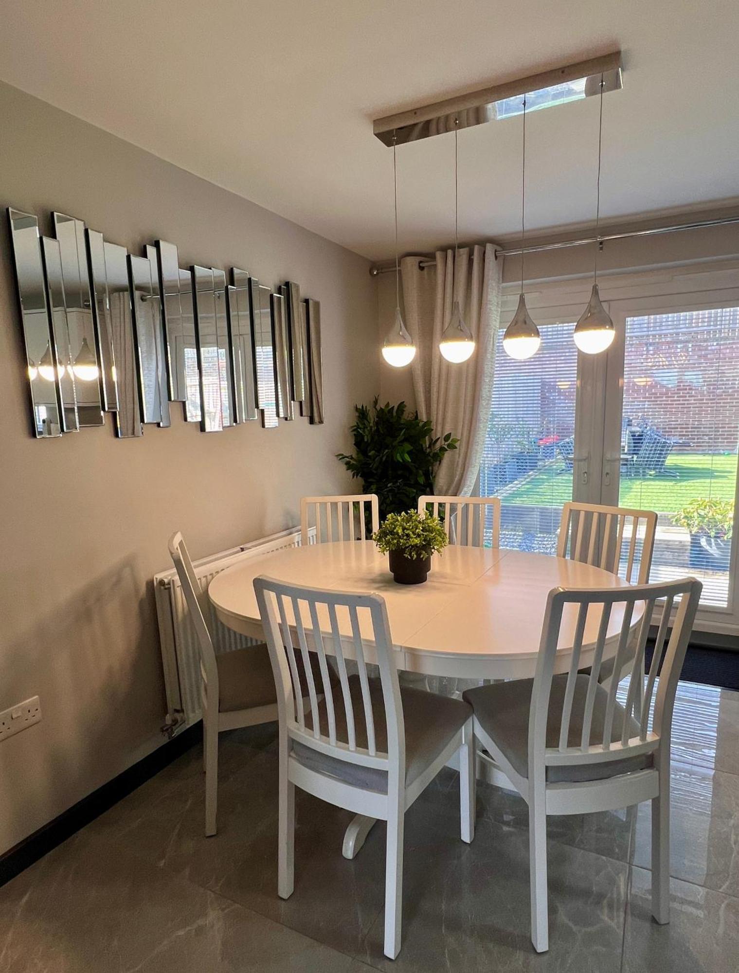 Ultra Modern Large 4 Bed Executive Holiday home