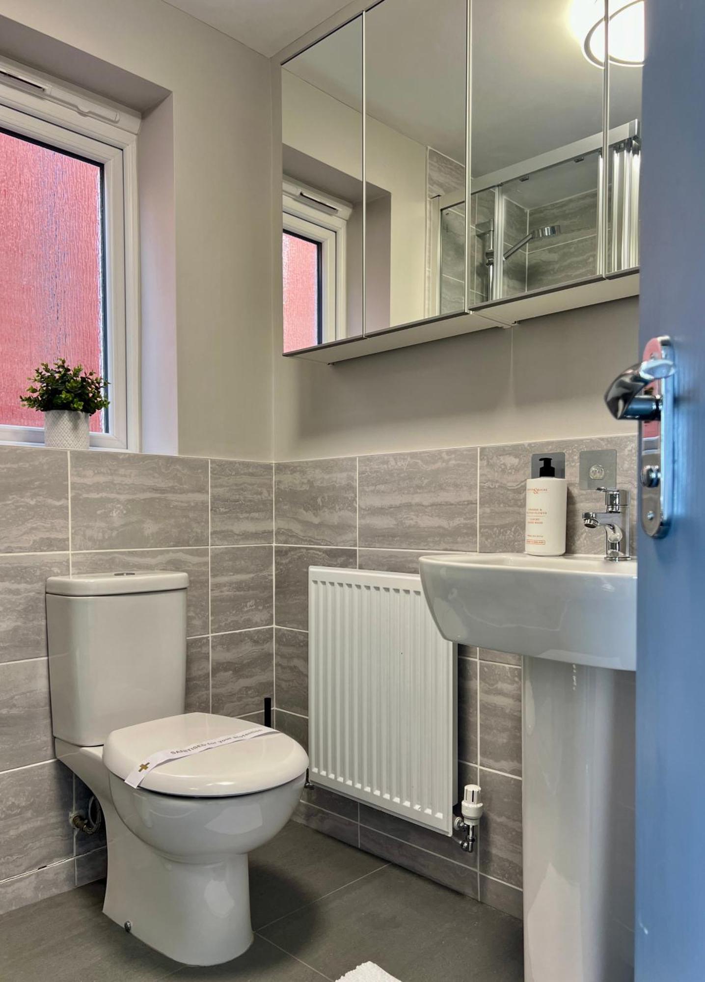 Ultra Modern Large 4 Bed Executive