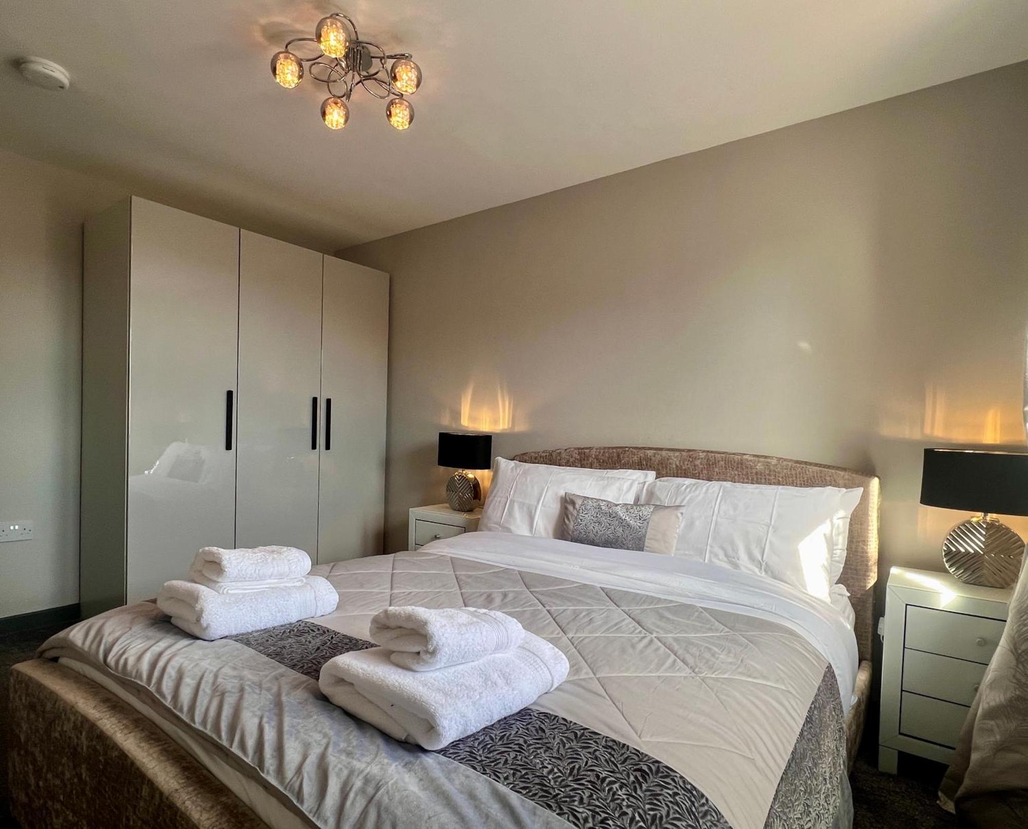 Ultra Modern Large 4 Bed Executive