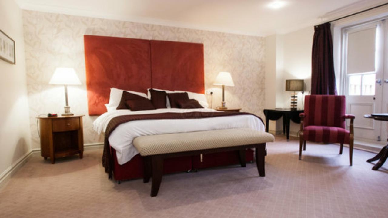 Hotel Honest Lawyer 3*